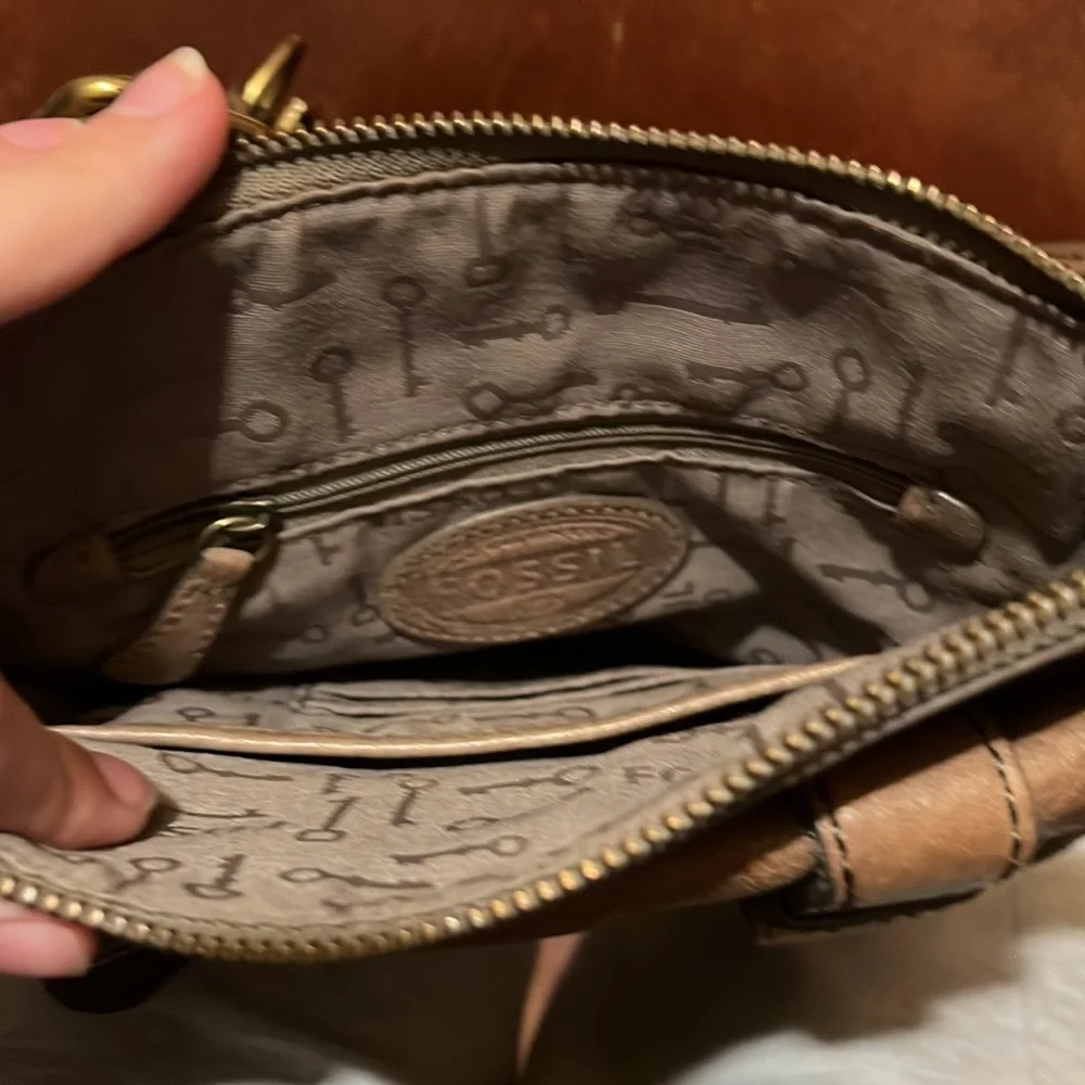 Fossil Crossbody - Picture 7 of 8